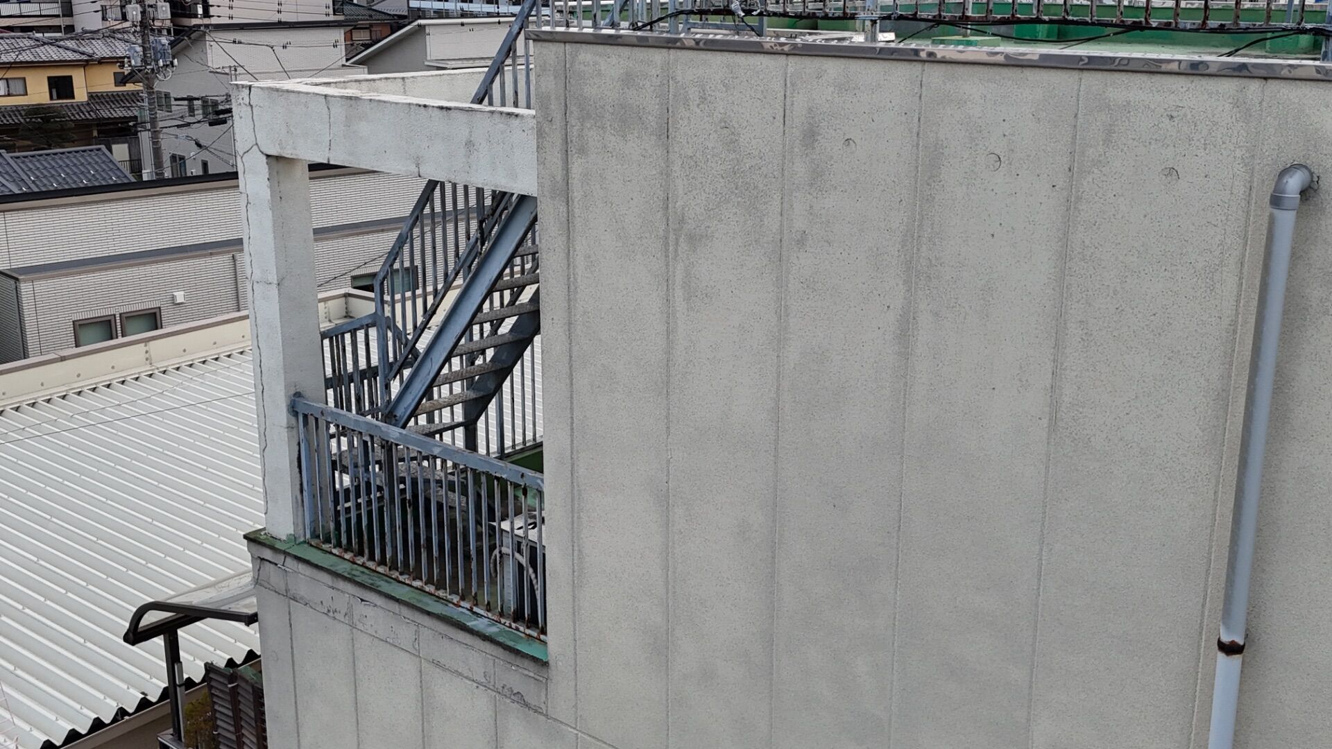 サビの出たプレハブ小屋を高耐久塗料で一新／川越市・U様邸（築26年・4社相見積もりで当店を選定）
