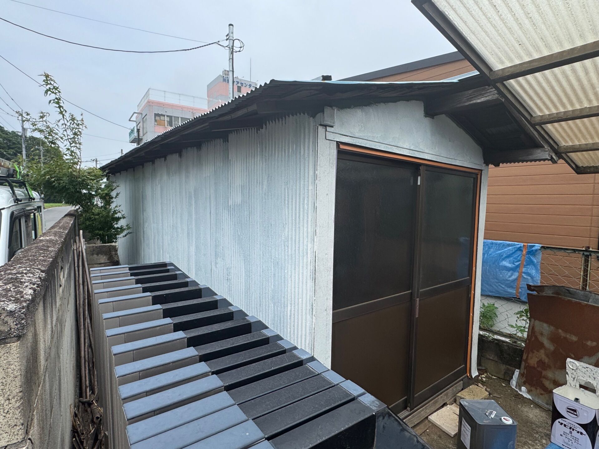 サビの出たプレハブ小屋を高耐久塗料で一新／川越市・U様邸（築26年・4社相見積もりで当店を選定）